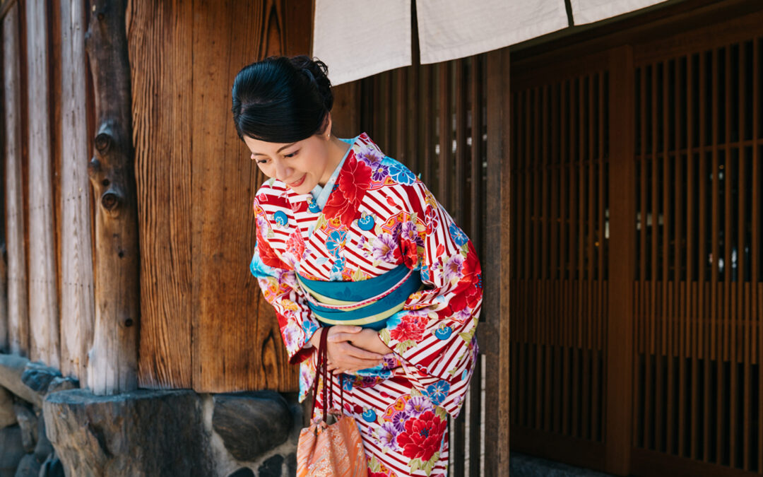 Si comincia sempre da un inchino