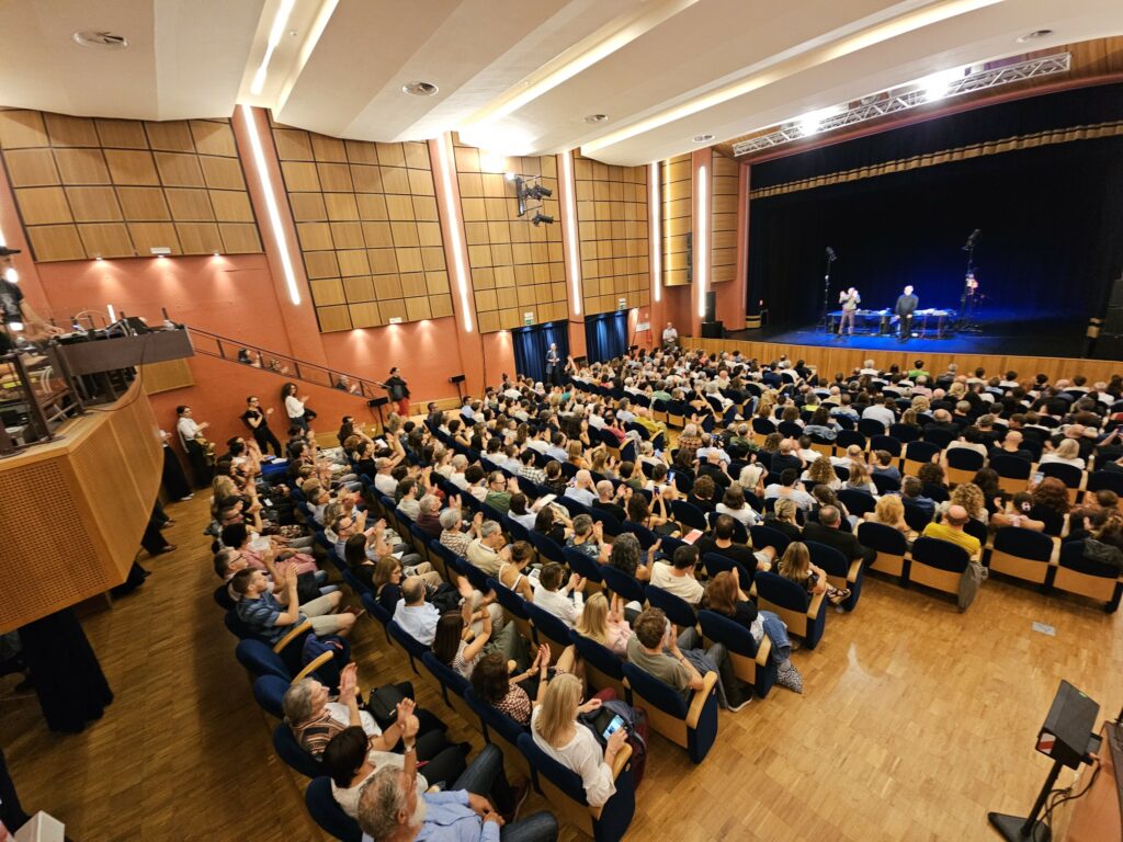 Pubblico elio germano